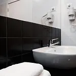 B The Guest Downtown Hotell