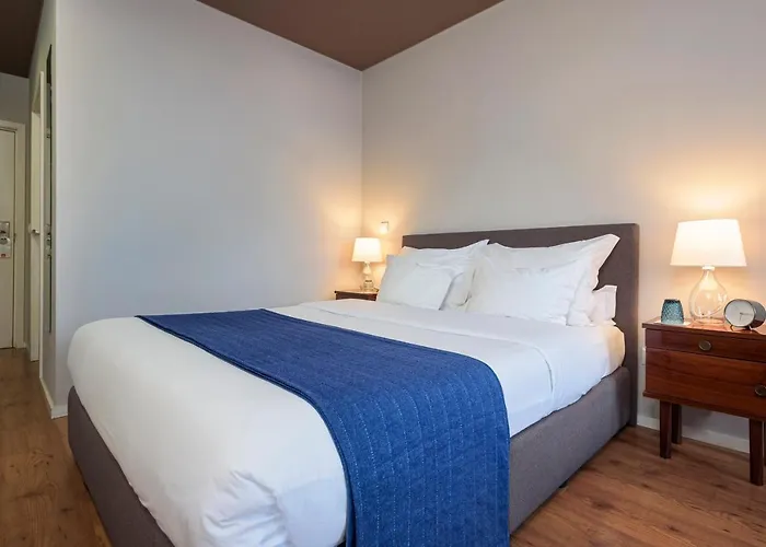 B The Guest Downtown 3*