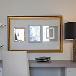 B The Guest Downtown 3*