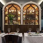 B The Guest Downtown 3*