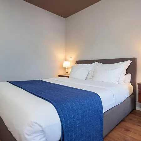 B The Guest Downtown 3*