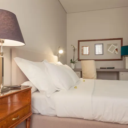 B The Guest Downtown 3*