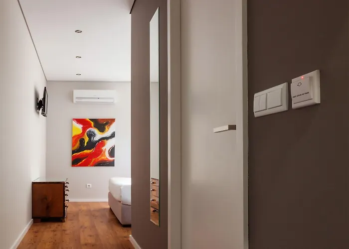 B The Guest Downtown Hotel