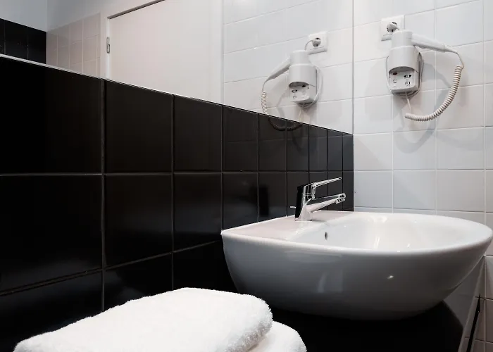 B The Guest Downtown Hotell