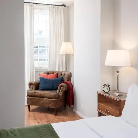 B The Guest Downtown Hotel