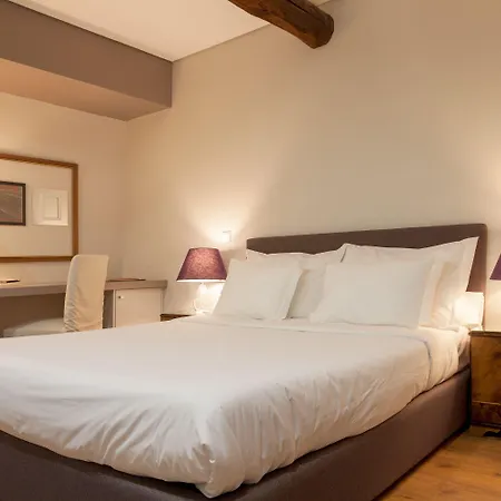 B闹市区客人酒店 3*