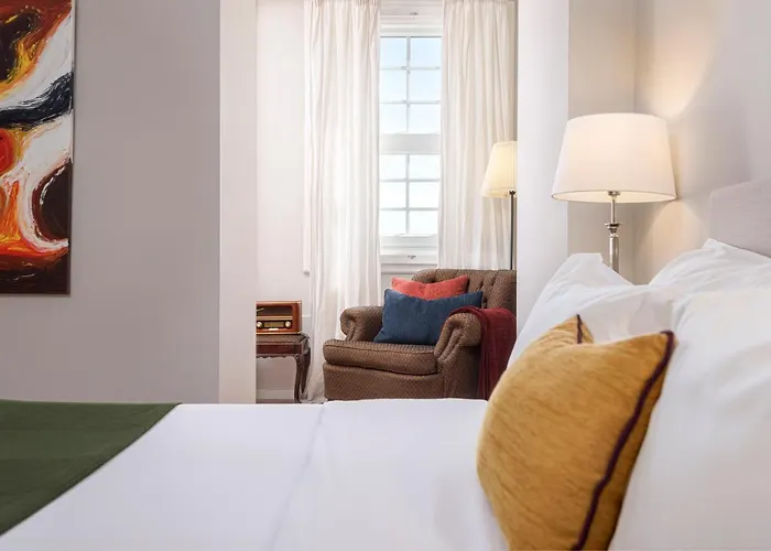 B The Guest Downtown Hotel