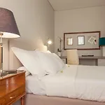 B The Guest Downtown 3*